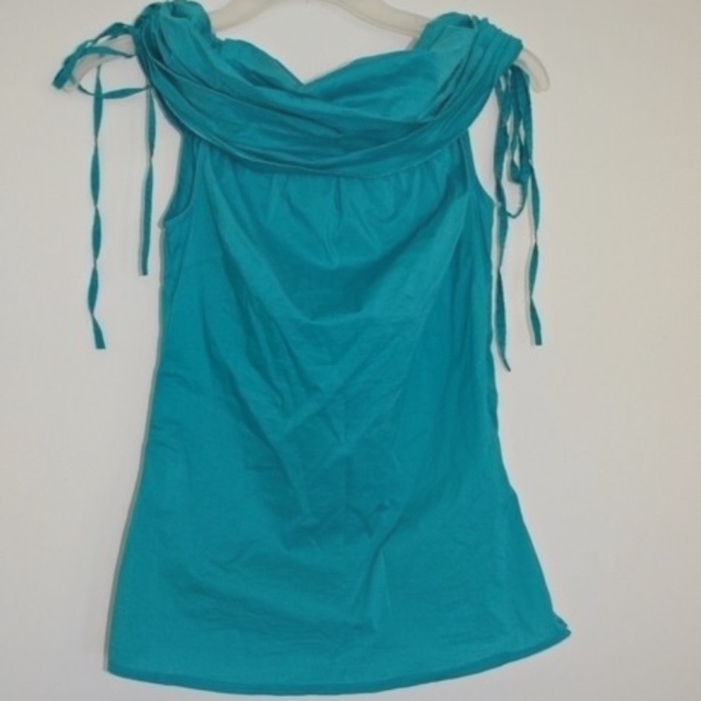 Cold shoulder top